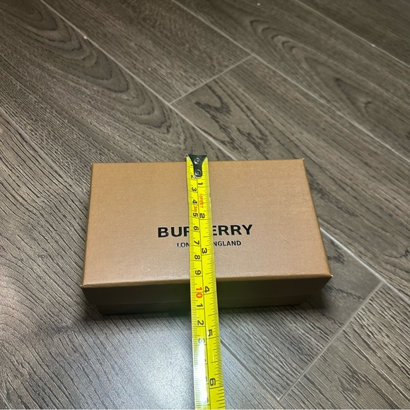 Burberry Empty Gift Box - Picture 7 of 8